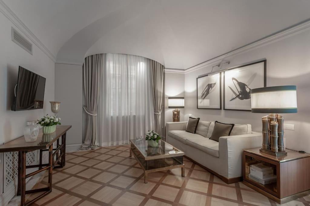 Apartment Casa Aurea By Burghesius Rome
